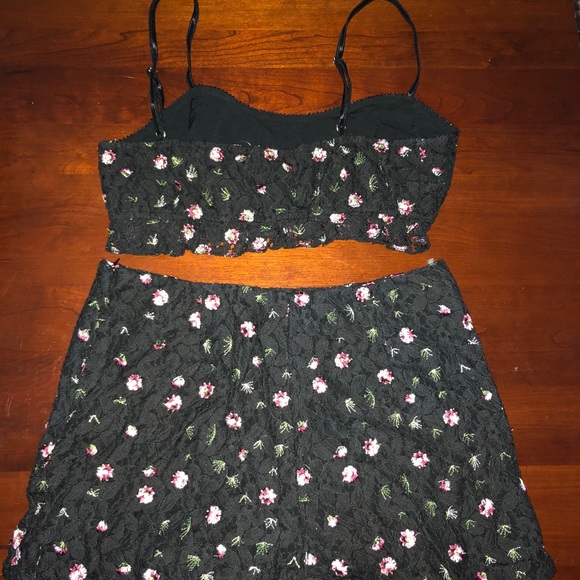 PacSun Kendall and Kylie Cropped Lace and Floral Set - Picture 3 of 4